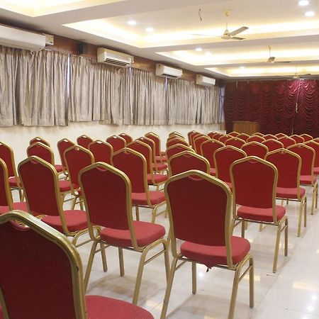 Hotel Chandra'S Visákhapatnam Kültér fotó