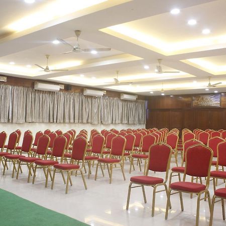 Hotel Chandra'S Visákhapatnam Kültér fotó