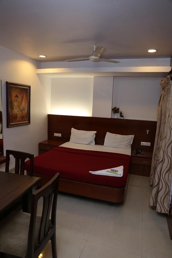 Hotel Chandra'S Visákhapatnam Kültér fotó