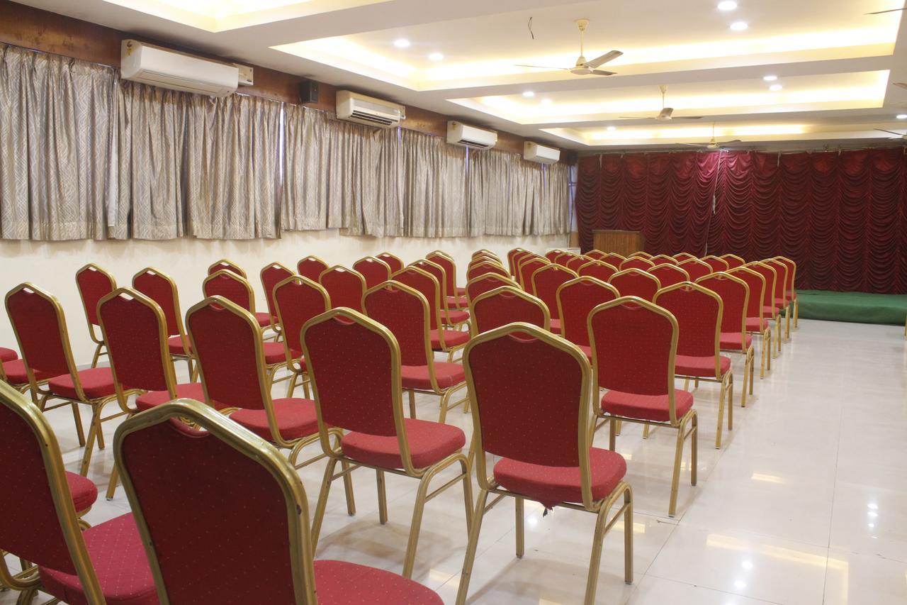 Hotel Chandra'S Visákhapatnam Kültér fotó