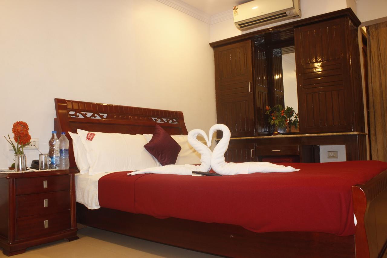 Hotel Chandra'S Visákhapatnam Kültér fotó
