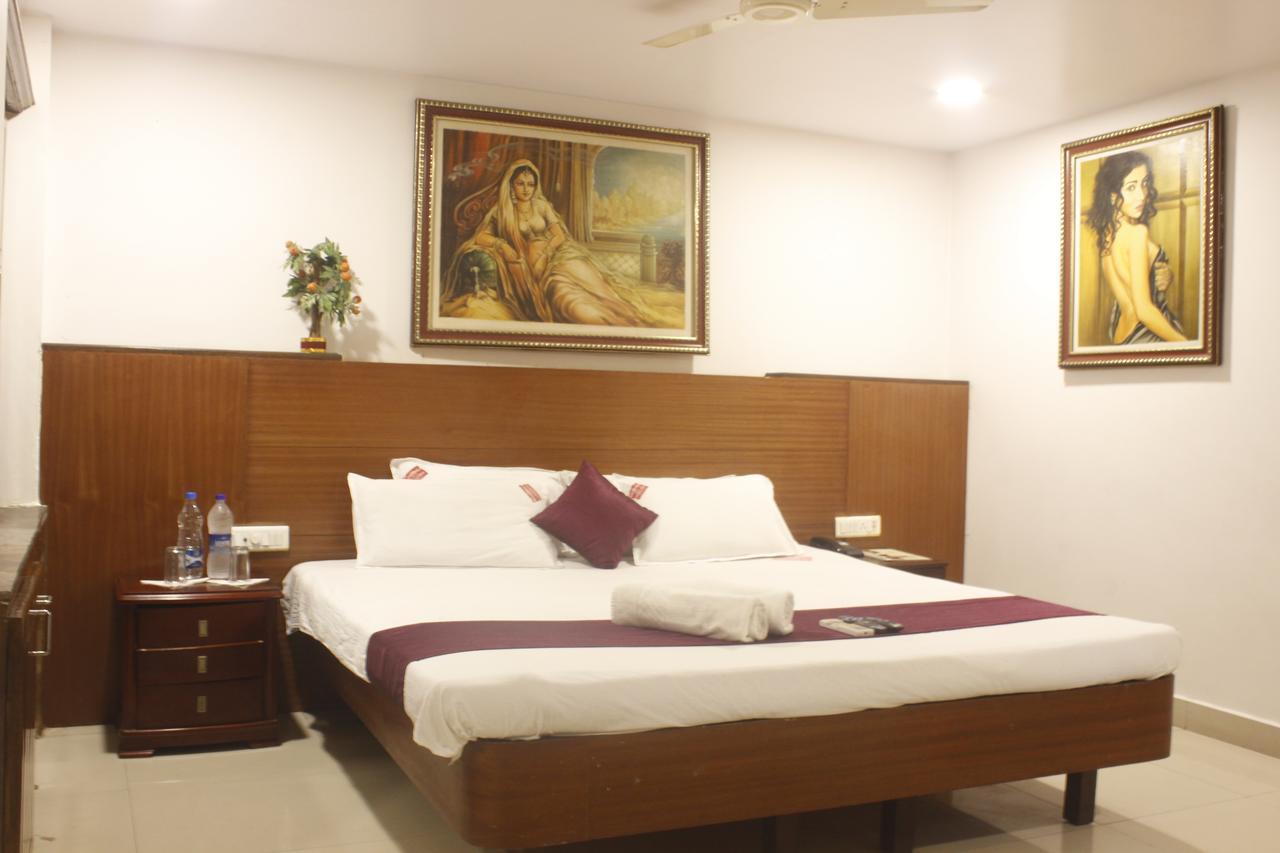 Hotel Chandra'S Visákhapatnam Kültér fotó