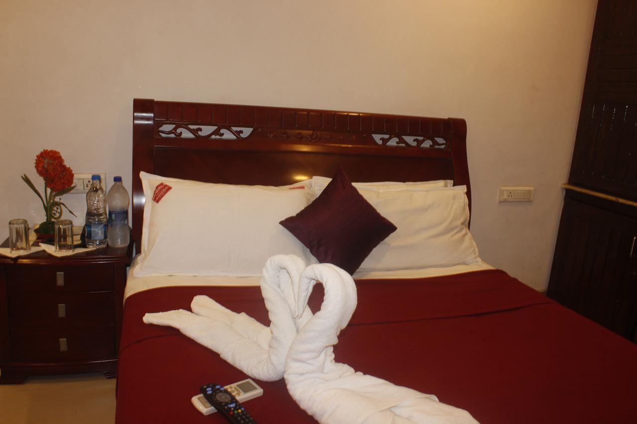 Hotel Chandra'S Visákhapatnam Kültér fotó