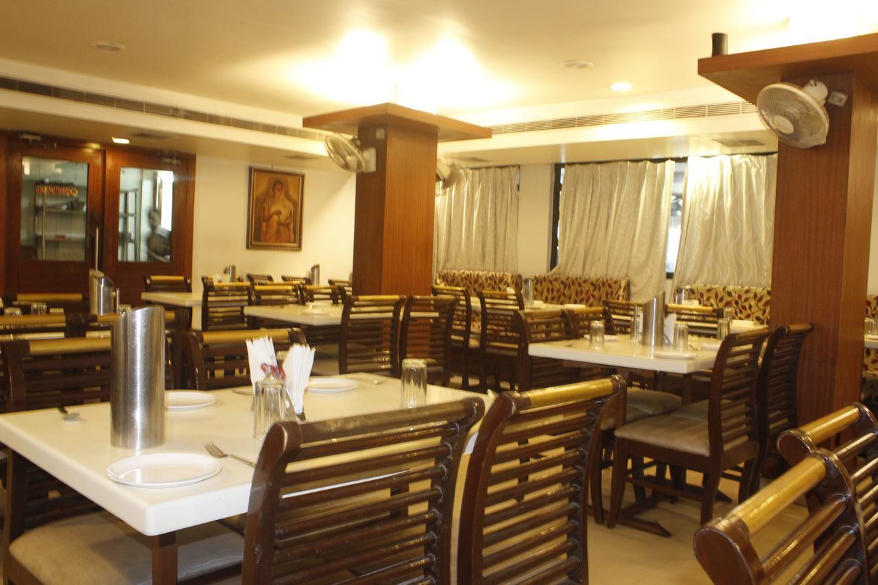 Hotel Chandra'S Visákhapatnam Kültér fotó