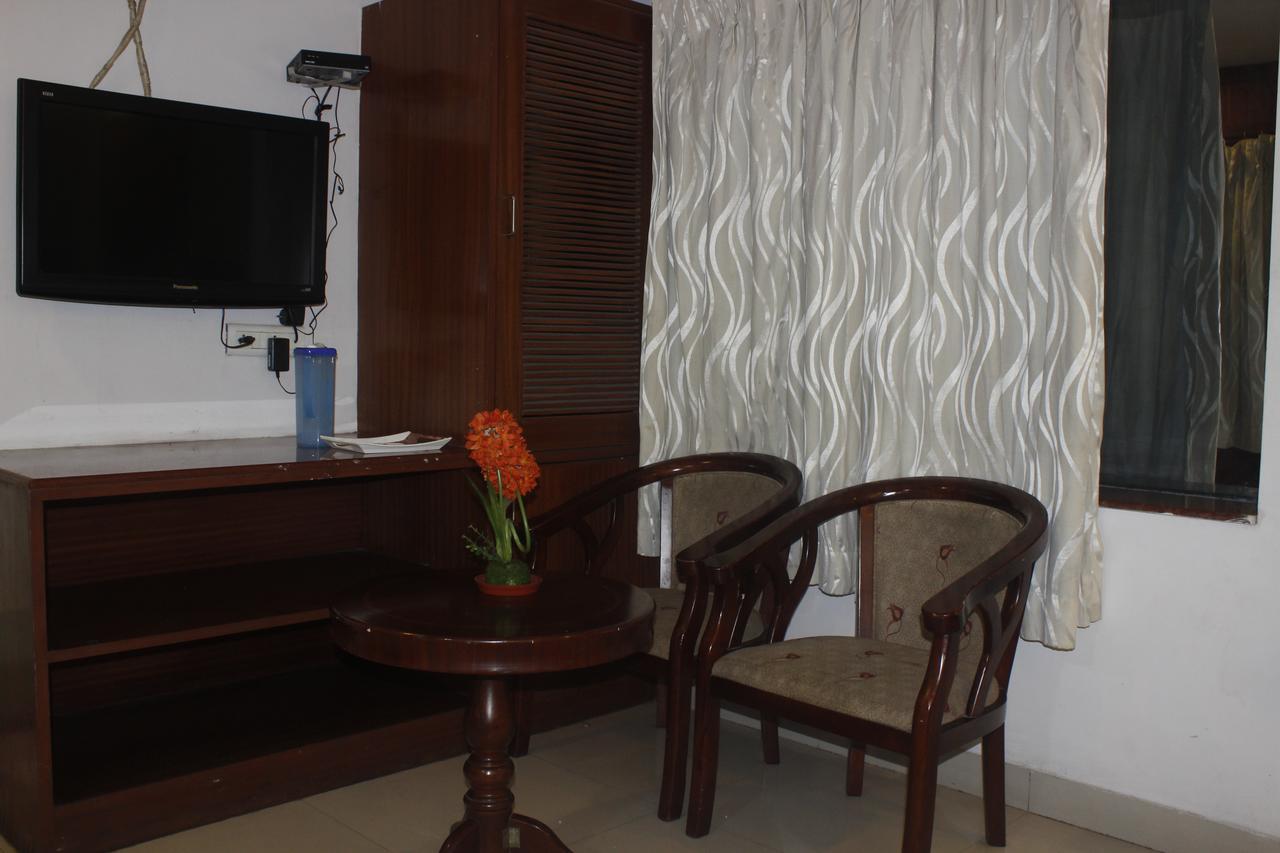 Hotel Chandra'S Visákhapatnam Kültér fotó