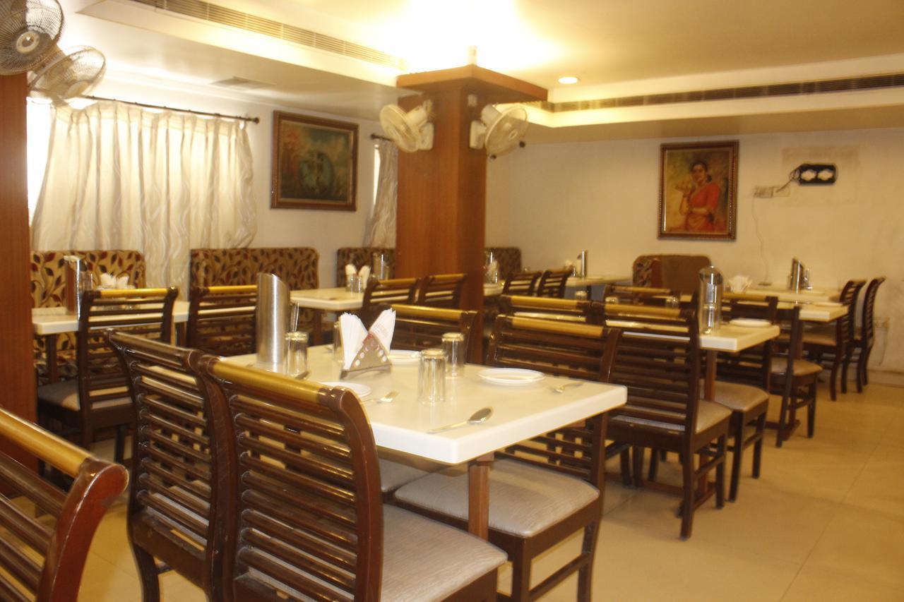 Hotel Chandra'S Visákhapatnam Kültér fotó