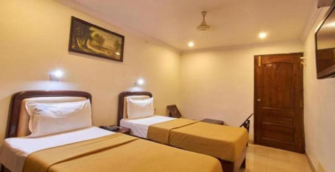 Hotel Chandra'S Visákhapatnam Kültér fotó