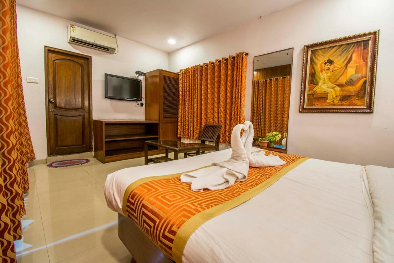 Hotel Chandra'S Visákhapatnam Kültér fotó